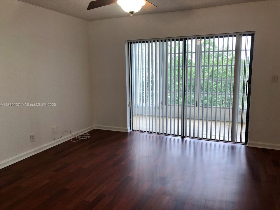 Active With Contract: $1,650 (1 beds, 1 baths, 741 Square Feet)