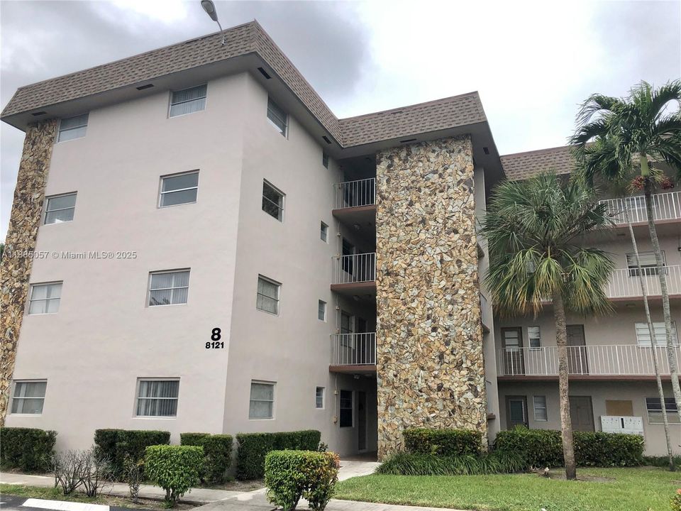 Active With Contract: $1,650 (1 beds, 1 baths, 741 Square Feet)