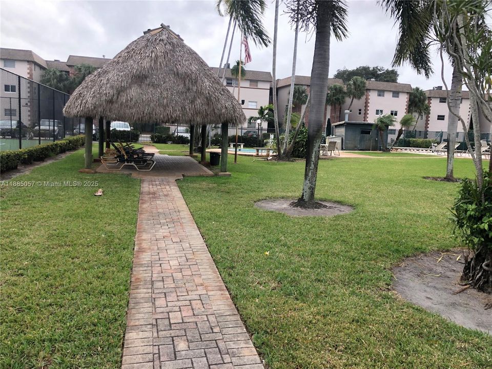 Active With Contract: $1,650 (1 beds, 1 baths, 741 Square Feet)