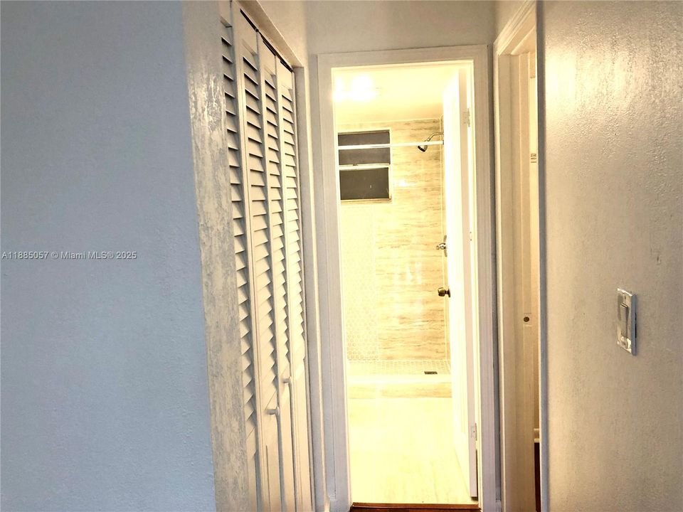 Active With Contract: $1,650 (1 beds, 1 baths, 741 Square Feet)