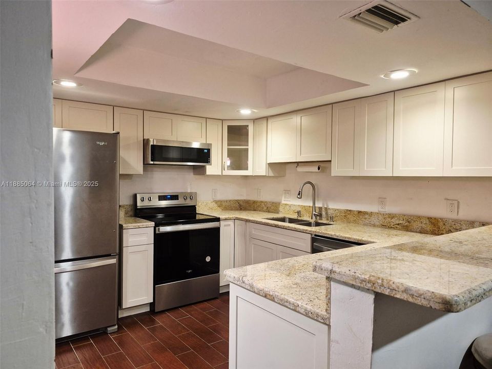 Active With Contract: $255,000 (3 beds, 2 baths, 1545 Square Feet)