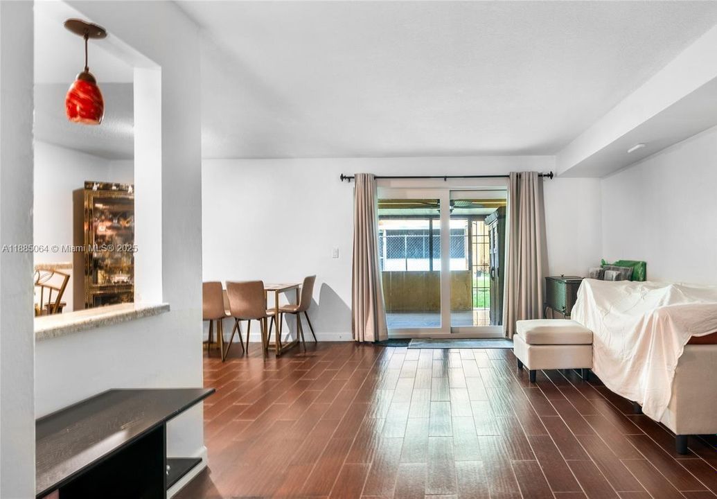 Active With Contract: $255,000 (3 beds, 2 baths, 1545 Square Feet)