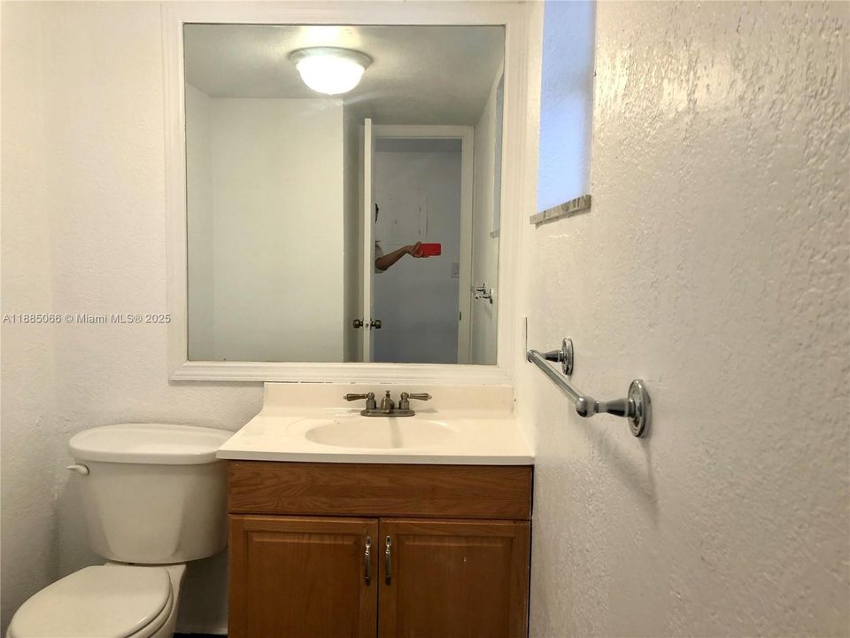 For Sale: $179,000 (1 beds, 1 baths, 741 Square Feet)