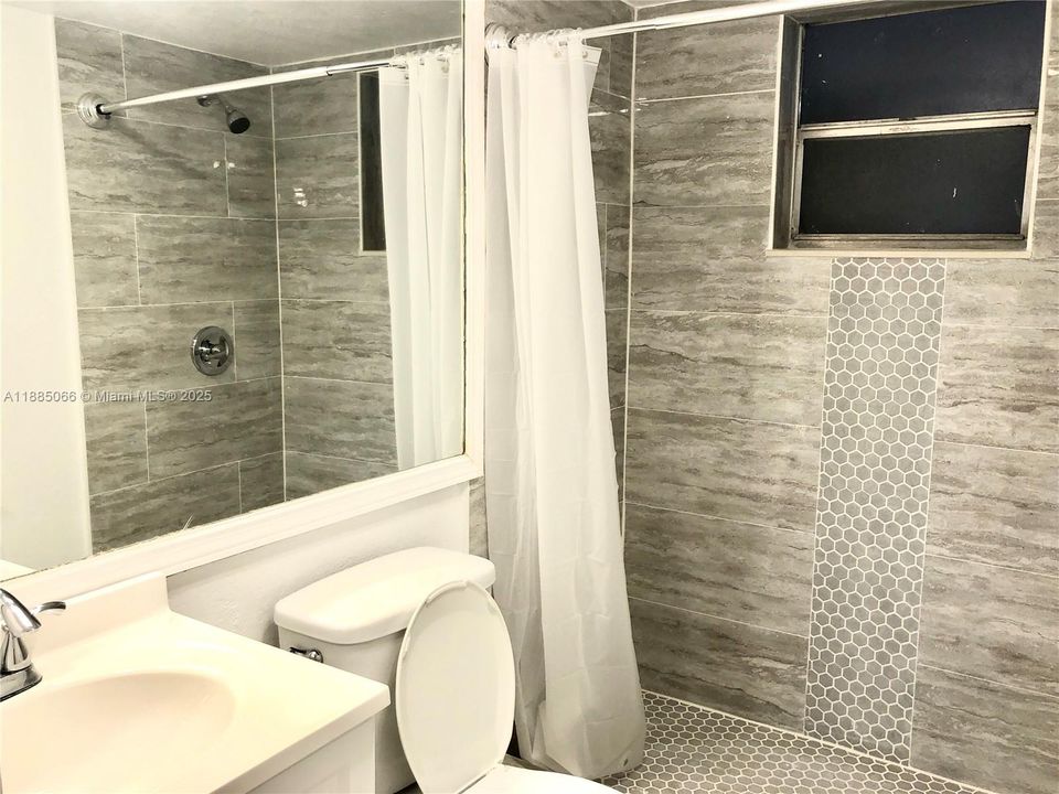 For Sale: $179,000 (1 beds, 1 baths, 741 Square Feet)