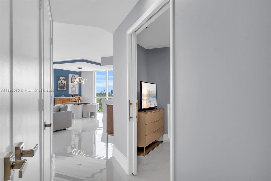 For Sale: $1,390,000 (2 beds, 2 baths, 1958 Square Feet)