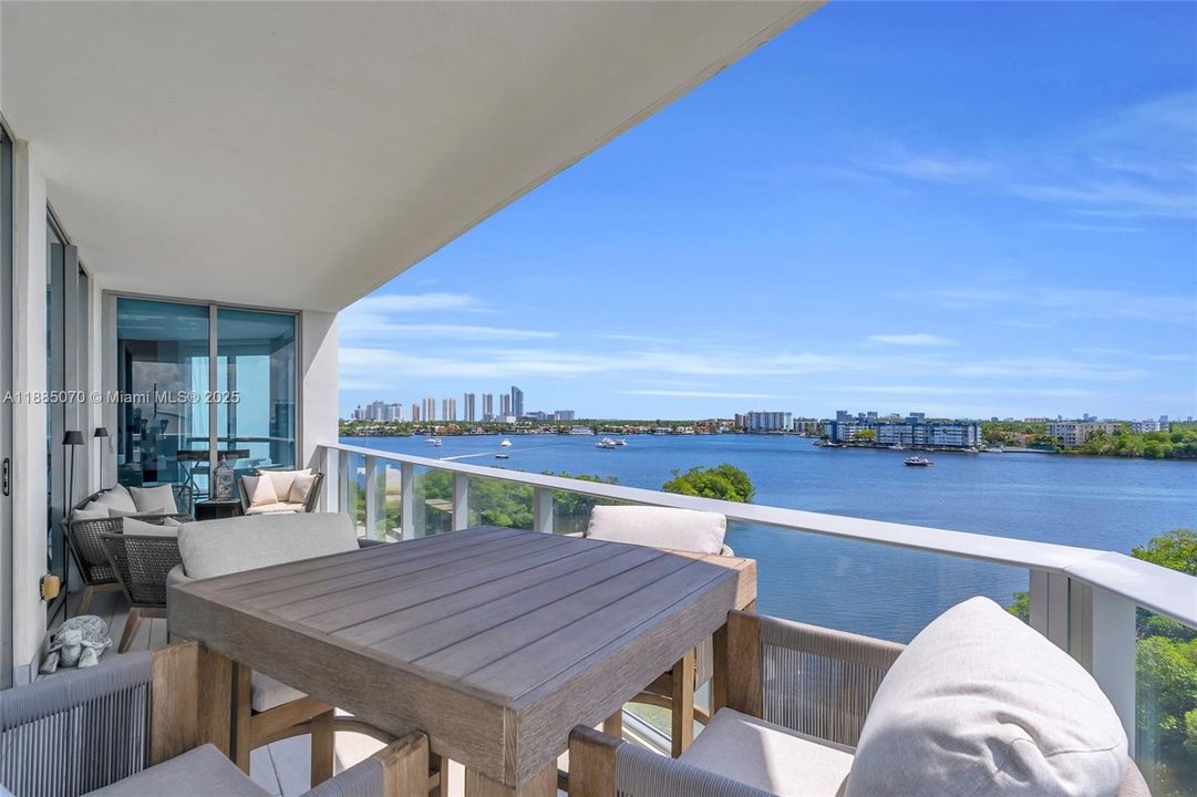 For Sale: $1,390,000 (2 beds, 2 baths, 1958 Square Feet)