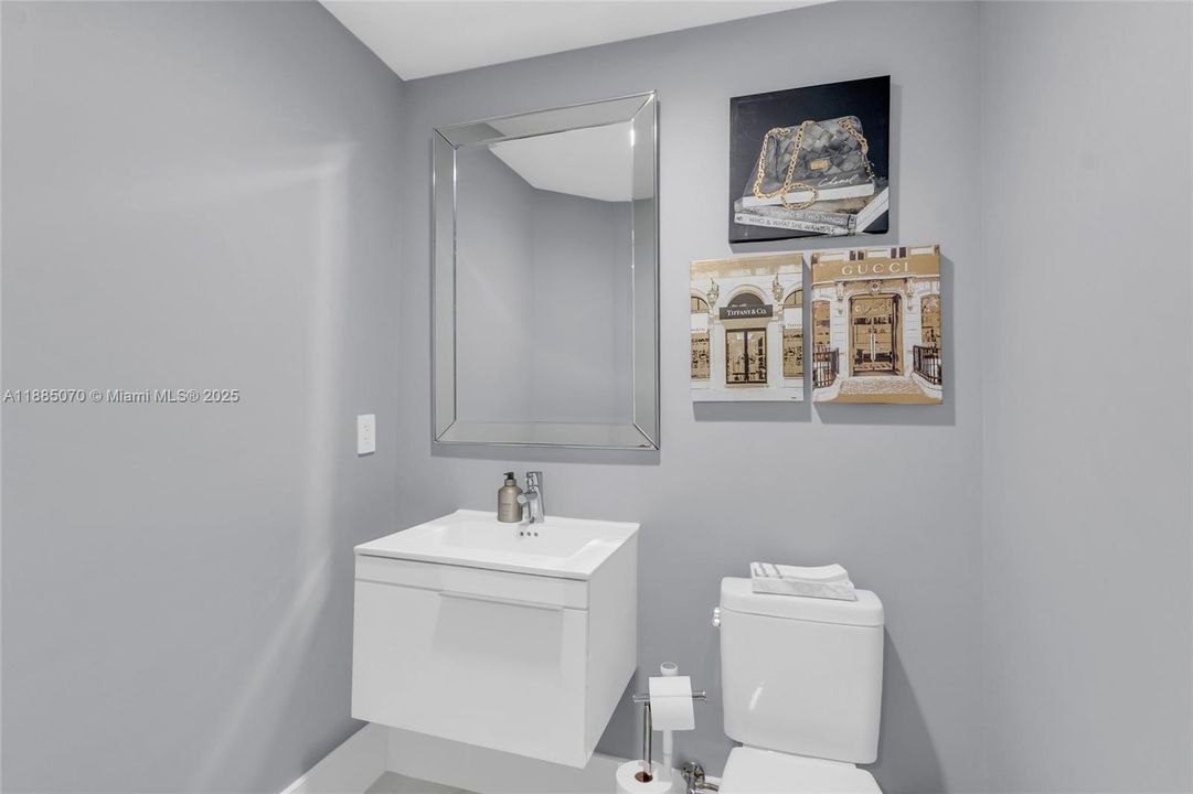 For Sale: $1,390,000 (2 beds, 2 baths, 1958 Square Feet)