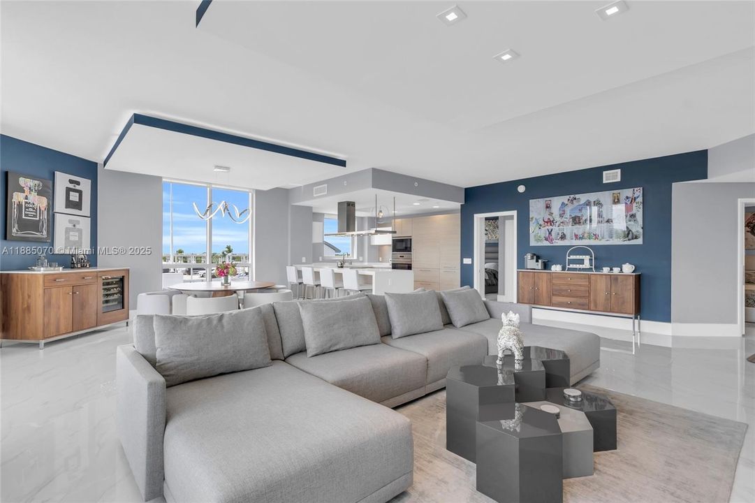 For Sale: $1,390,000 (2 beds, 2 baths, 1958 Square Feet)