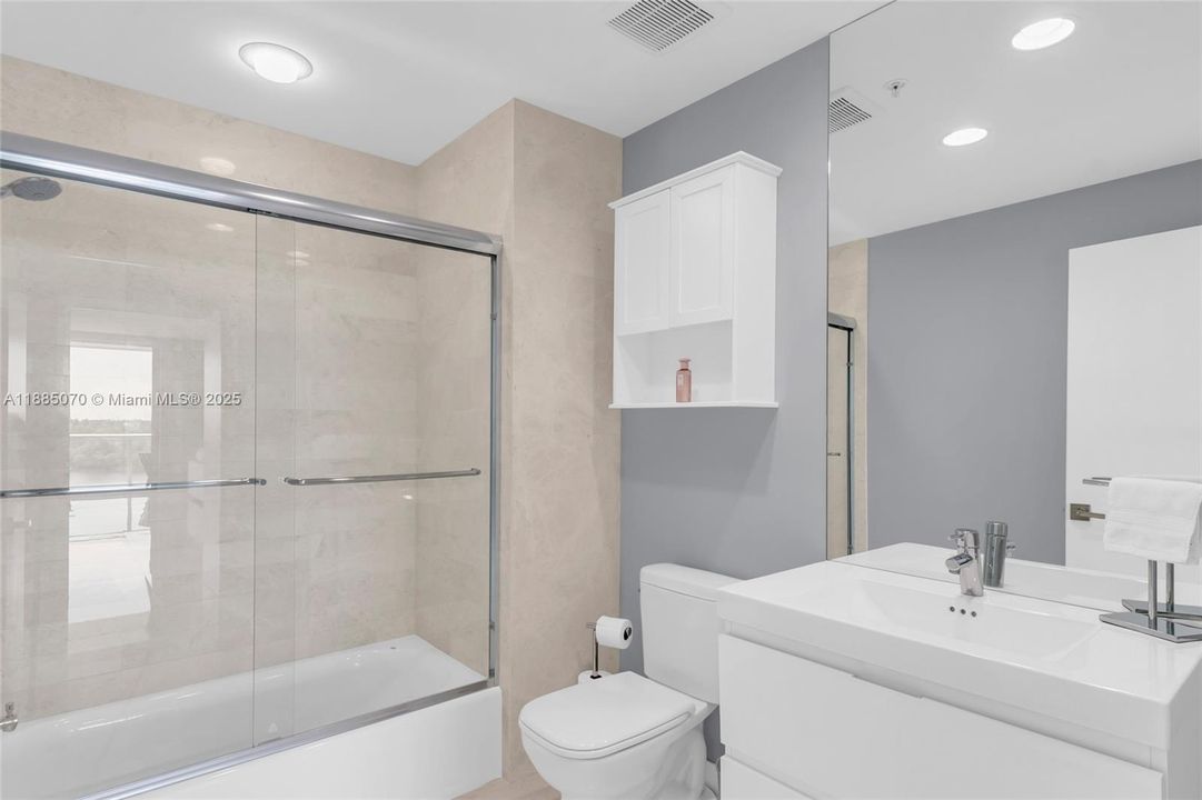 For Sale: $1,390,000 (2 beds, 2 baths, 1958 Square Feet)