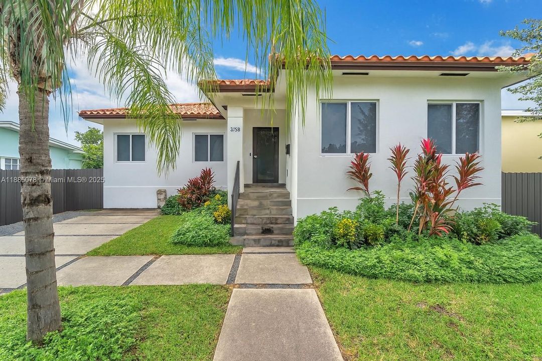 Activo con contrato: $849,000 (4 camas, 2 baños, 1675 Pies cuadrados)