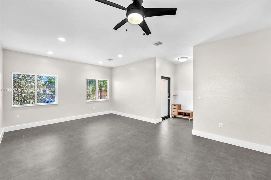 Activo con contrato: $849,000 (4 camas, 2 baños, 1675 Pies cuadrados)