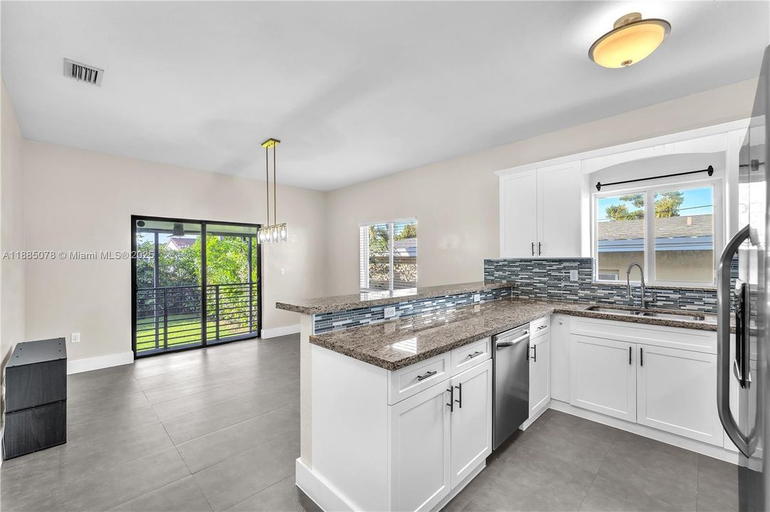 Activo con contrato: $849,000 (4 camas, 2 baños, 1675 Pies cuadrados)