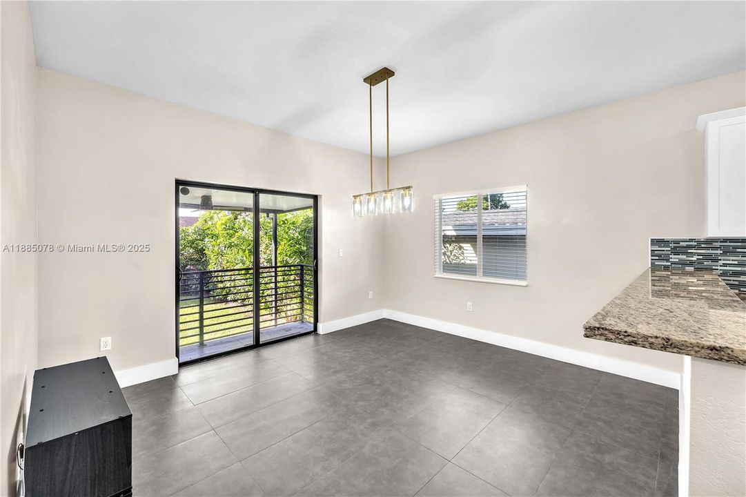 Activo con contrato: $849,000 (4 camas, 2 baños, 1675 Pies cuadrados)