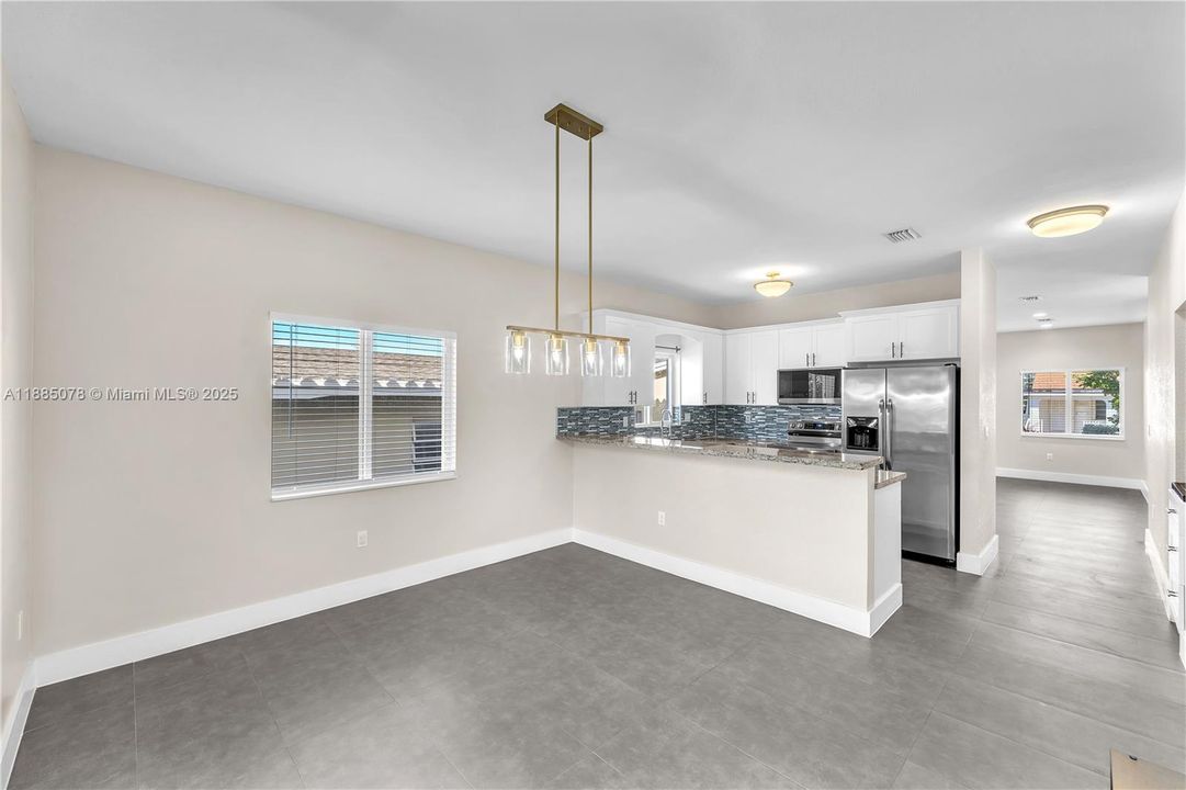 Activo con contrato: $849,000 (4 camas, 2 baños, 1675 Pies cuadrados)