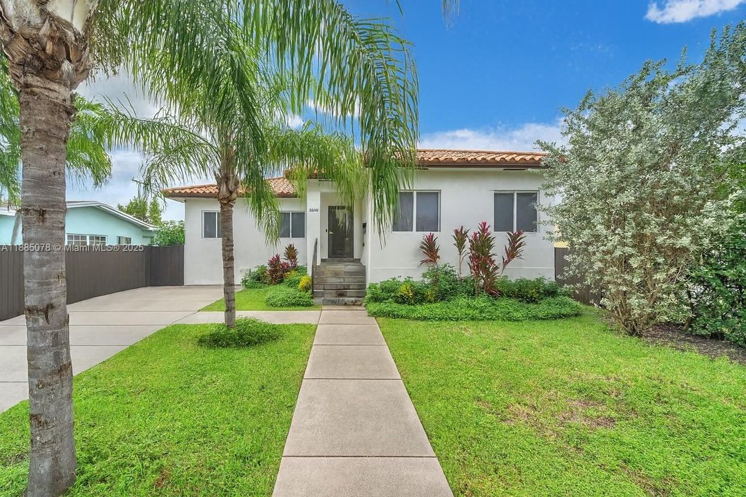 Activo con contrato: $849,000 (4 camas, 2 baños, 1675 Pies cuadrados)