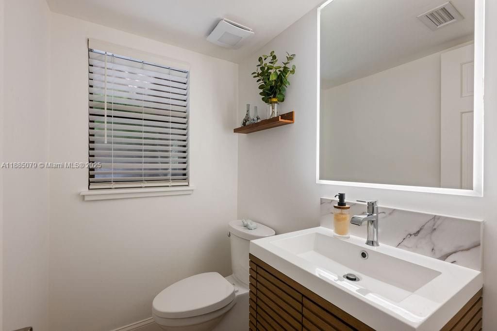 En Venta: $1,095,000 (3 camas, 2 baños, 2590 Pies cuadrados)