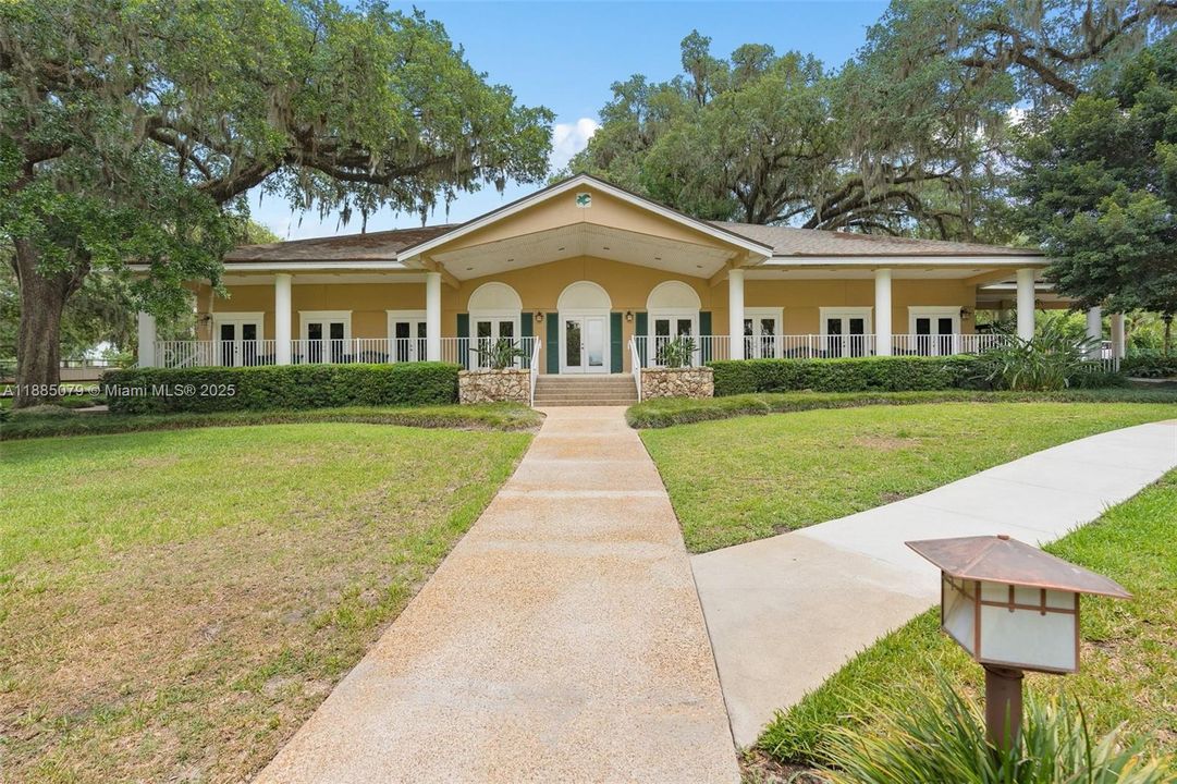 En Venta: $1,095,000 (3 camas, 2 baños, 2590 Pies cuadrados)