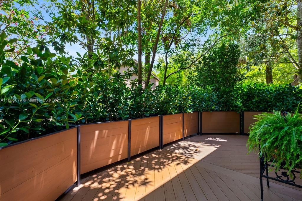 En Venta: $1,095,000 (3 camas, 2 baños, 2590 Pies cuadrados)