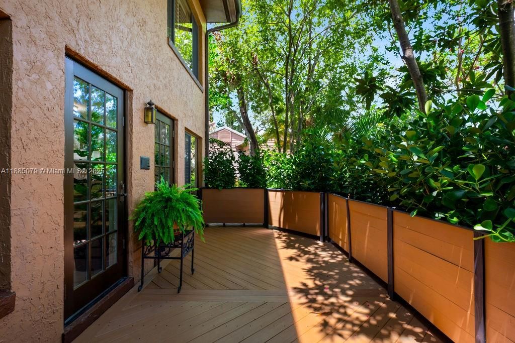 En Venta: $1,095,000 (3 camas, 2 baños, 2590 Pies cuadrados)