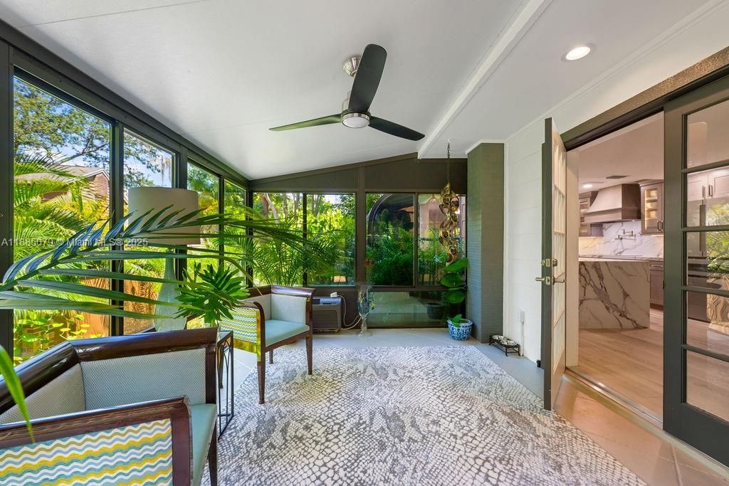 En Venta: $1,095,000 (3 camas, 2 baños, 2590 Pies cuadrados)