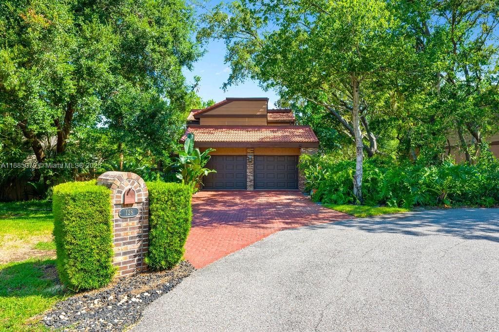 En Venta: $1,095,000 (3 camas, 2 baños, 2590 Pies cuadrados)