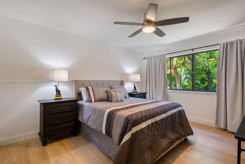 En Venta: $1,095,000 (3 camas, 2 baños, 2590 Pies cuadrados)