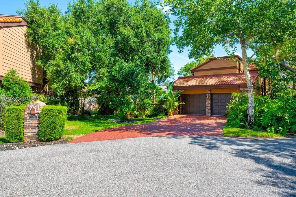 En Venta: $1,095,000 (3 camas, 2 baños, 2590 Pies cuadrados)