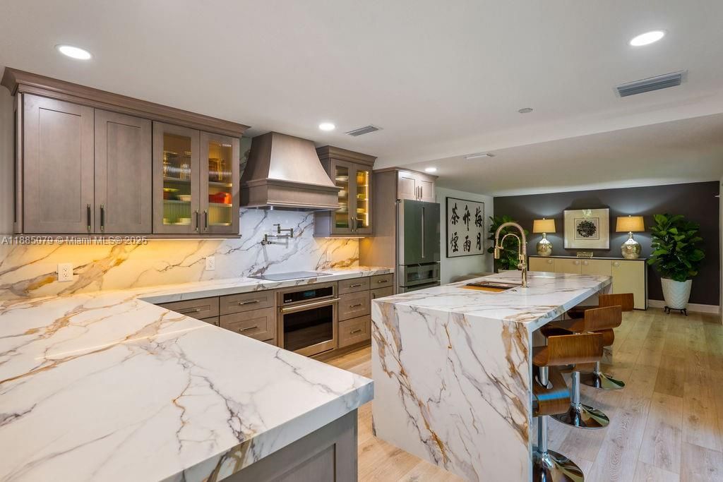 En Venta: $1,095,000 (3 camas, 2 baños, 2590 Pies cuadrados)