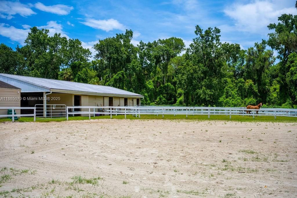 En Venta: $1,095,000 (3 camas, 2 baños, 2590 Pies cuadrados)