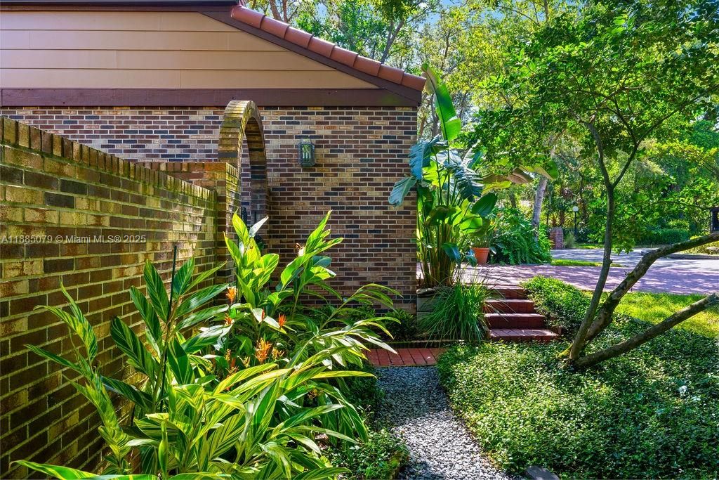 En Venta: $1,095,000 (3 camas, 2 baños, 2590 Pies cuadrados)