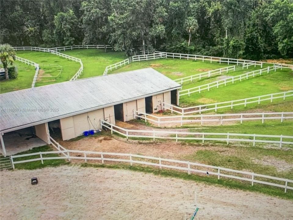 En Venta: $1,095,000 (3 camas, 2 baños, 2590 Pies cuadrados)