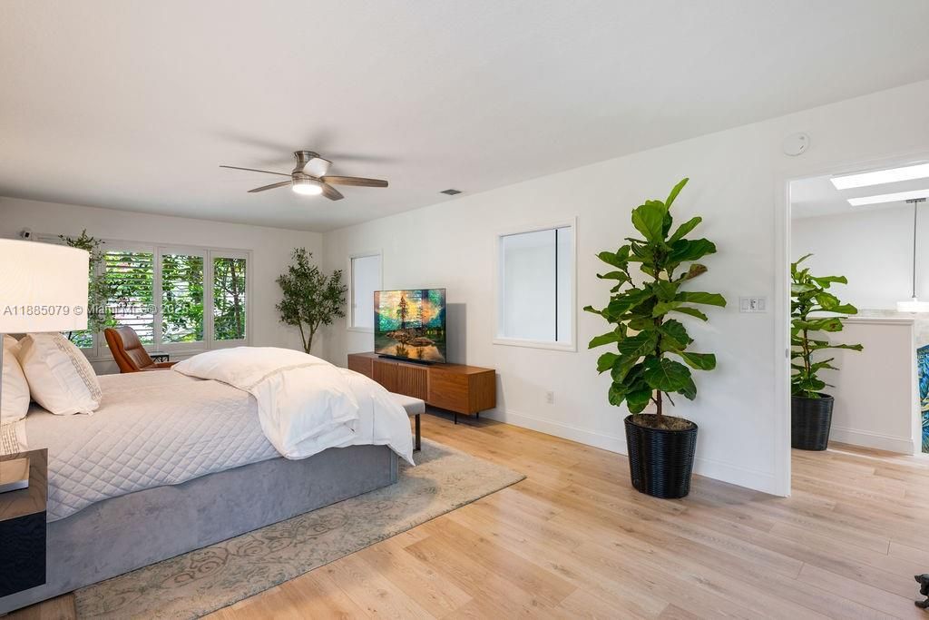 En Venta: $1,095,000 (3 camas, 2 baños, 2590 Pies cuadrados)