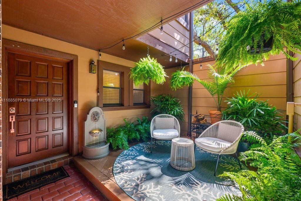 En Venta: $1,095,000 (3 camas, 2 baños, 2590 Pies cuadrados)