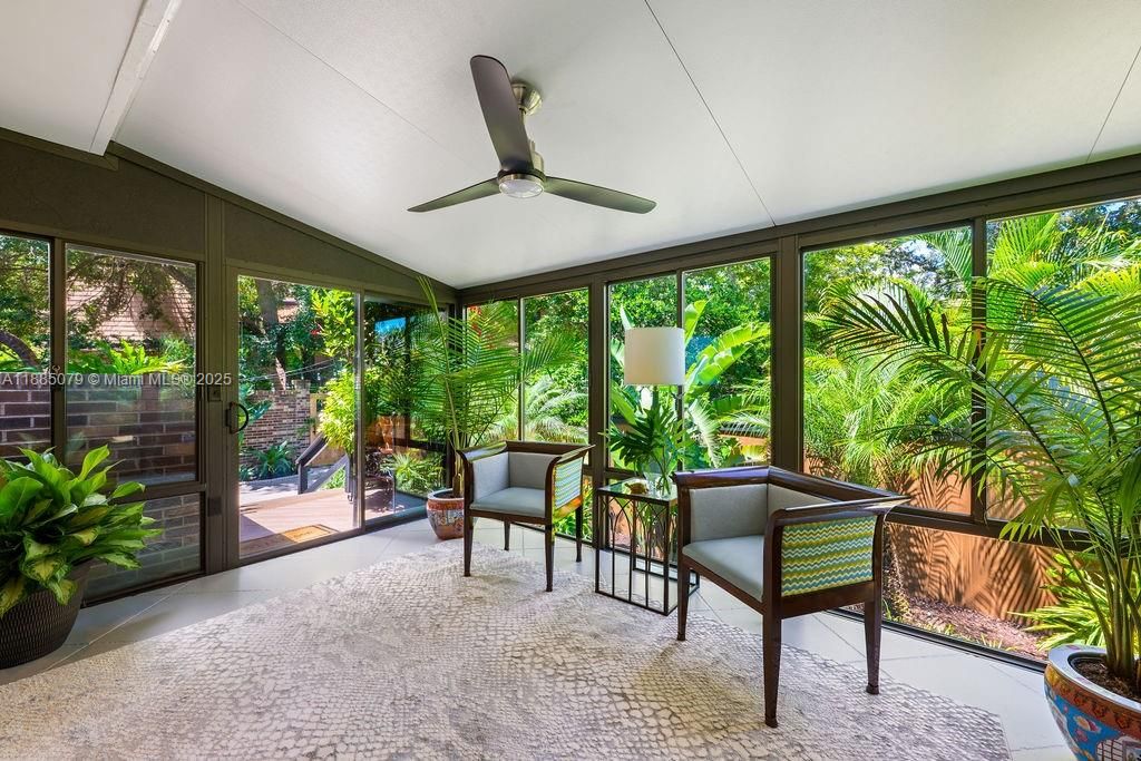 En Venta: $1,095,000 (3 camas, 2 baños, 2590 Pies cuadrados)