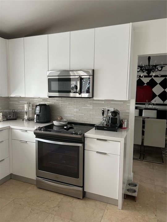 Active With Contract: $1,425,000 (4 beds, 3 baths, 3162 Square Feet)