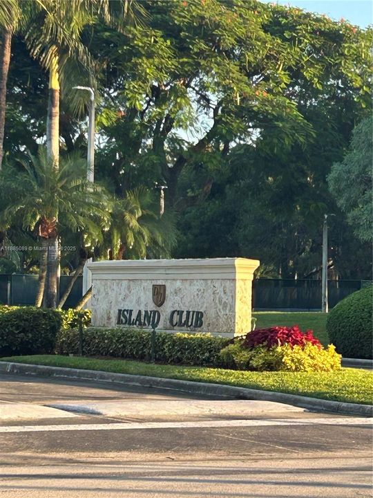 Active With Contract: $1,425,000 (4 beds, 3 baths, 3162 Square Feet)