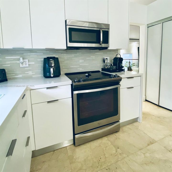 Active With Contract: $1,425,000 (4 beds, 3 baths, 3162 Square Feet)