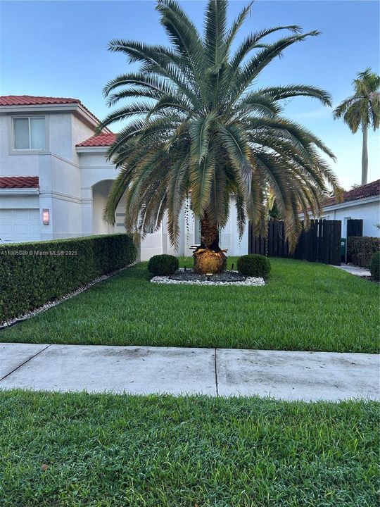 Active With Contract: $1,425,000 (4 beds, 3 baths, 3162 Square Feet)