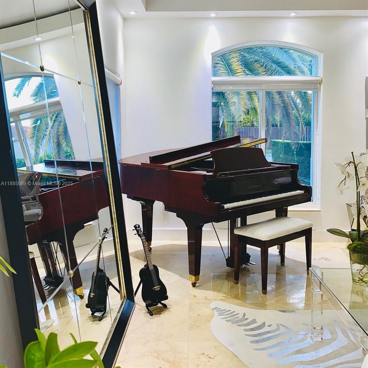 Active With Contract: $1,425,000 (4 beds, 3 baths, 3162 Square Feet)