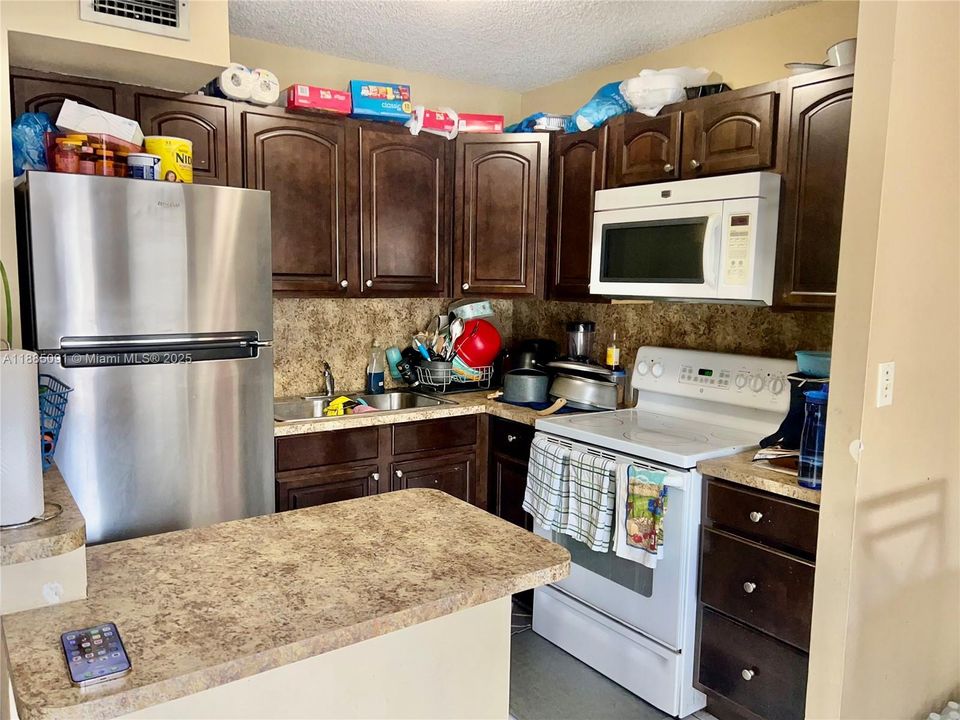 En Venta: $199,000 (2 camas, 2 baños, 816 Pies cuadrados)