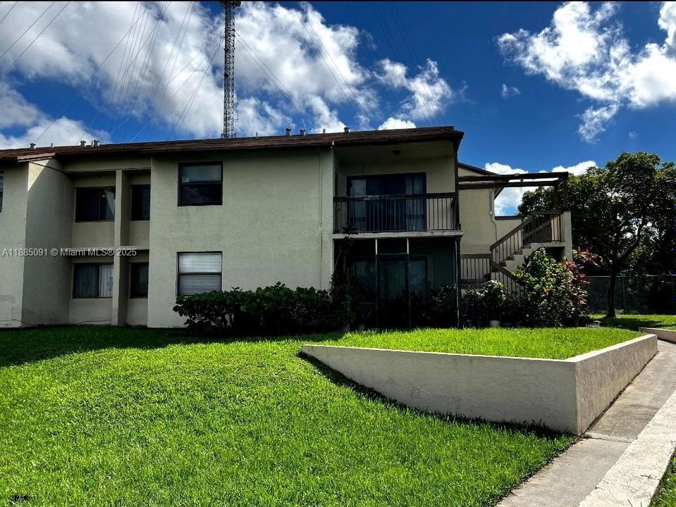 En Venta: $199,000 (2 camas, 2 baños, 816 Pies cuadrados)