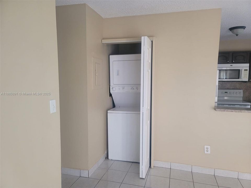 En Venta: $199,000 (2 camas, 2 baños, 816 Pies cuadrados)