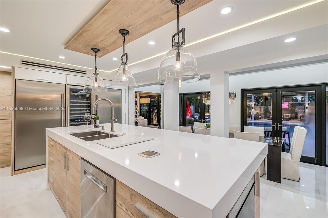 待售: $3,800,000 (4 贝兹, 4 浴室, 2466 平方英尺)