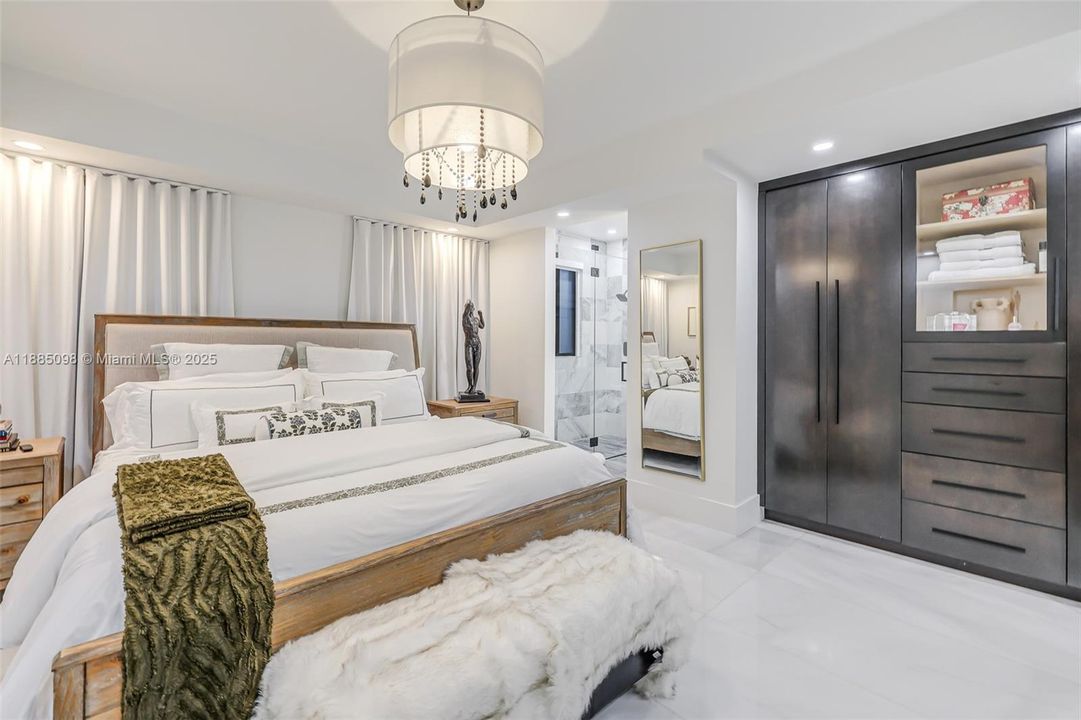 待售: $3,800,000 (4 贝兹, 4 浴室, 2466 平方英尺)