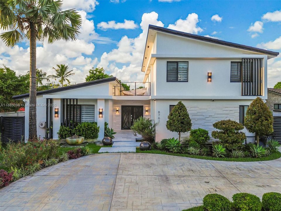 待售: $3,800,000 (4 贝兹, 4 浴室, 2466 平方英尺)