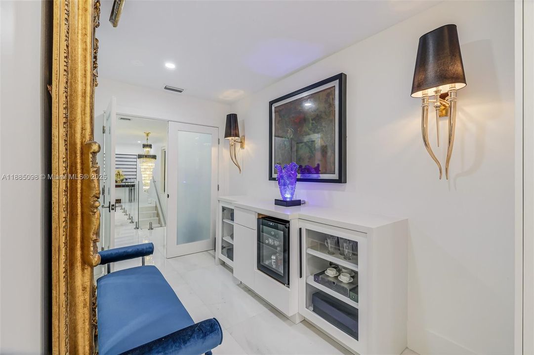 待售: $3,800,000 (4 贝兹, 4 浴室, 2466 平方英尺)