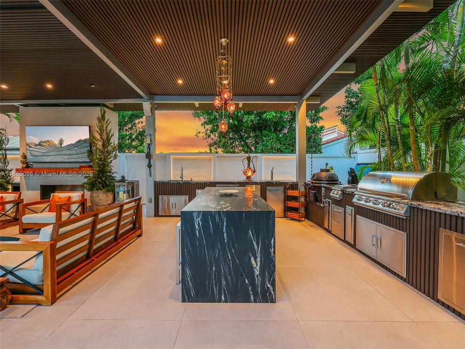 待售: $3,800,000 (4 贝兹, 4 浴室, 2466 平方英尺)