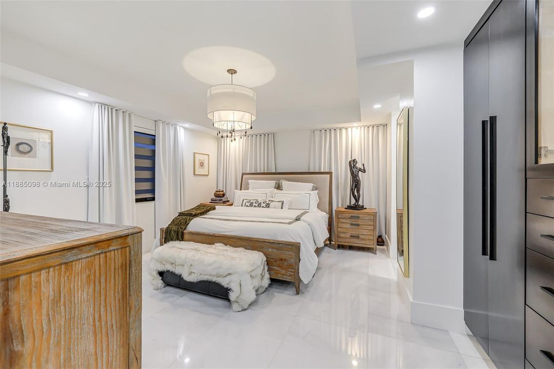 待售: $3,800,000 (4 贝兹, 4 浴室, 2466 平方英尺)