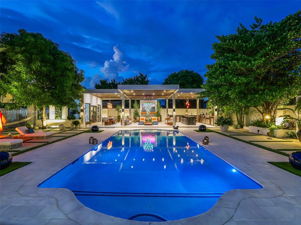 待售: $3,800,000 (4 贝兹, 4 浴室, 2466 平方英尺)