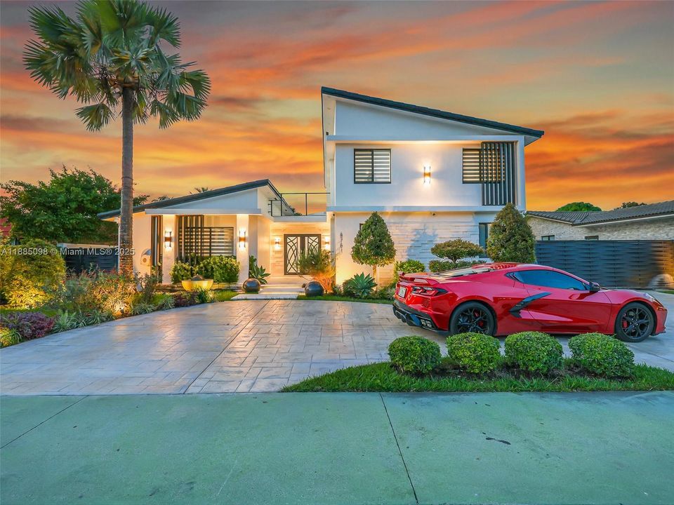 待售: $3,800,000 (4 贝兹, 4 浴室, 2466 平方英尺)